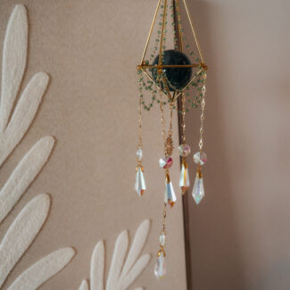 Suncatcher sphere/ bol groene fluoriet, Zonnevanger, Suncatcher, Suncatchers, Manifesteren, Manifestatie, Edelstenen, Kristallen, Gemstones, Crystals, Amethist, Amethyst, groene fluoriet