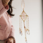 Suncatcher Moonlight Rozenkwarts, Zonnevanger, Suncatcher, Suncatchers, Manifesteren, Manifestatie, Edelstenen, Kristallen, Gemstones, Crystals, Bloemagaat, Flower Agate, rozenkwarts